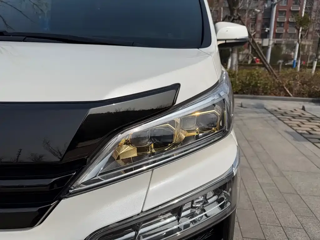 Toyota Vellfire — фото 2