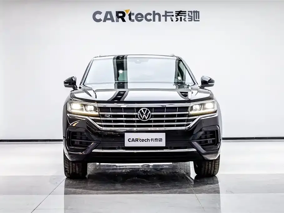 Volkswagen Touareg — фото 1