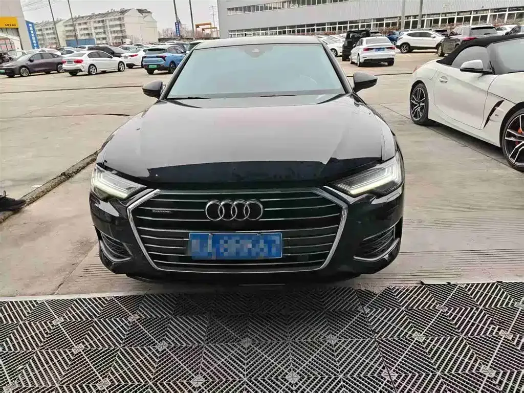 Audi A6L — фото 1