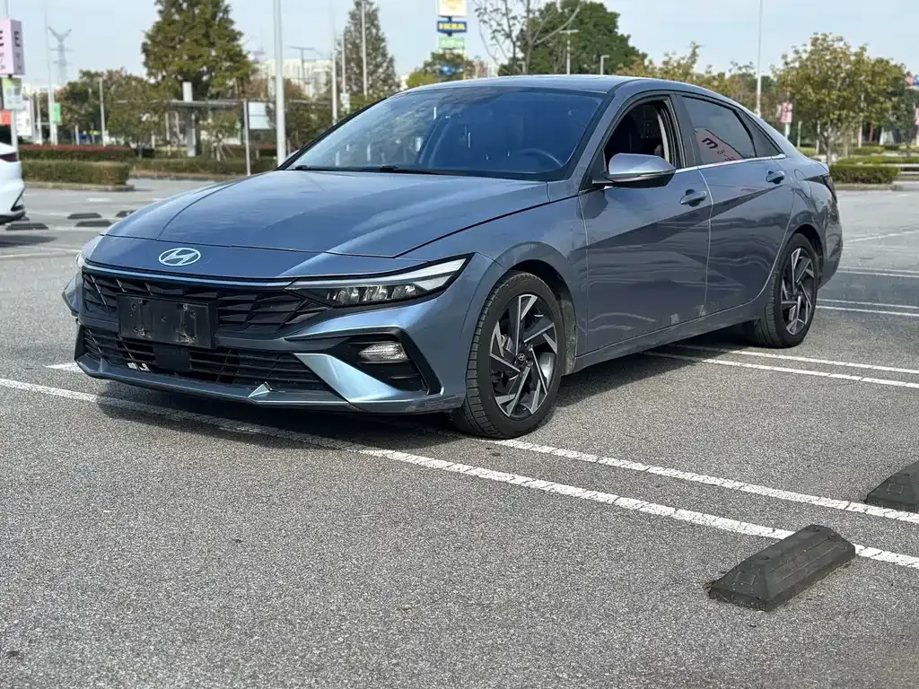 Hyundai Elantra — фото 1