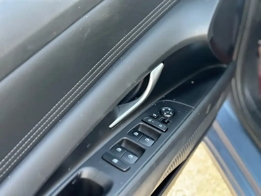 Hyundai Elantra — фото 2