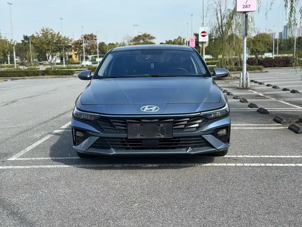 Hyundai Elantra — фото 5