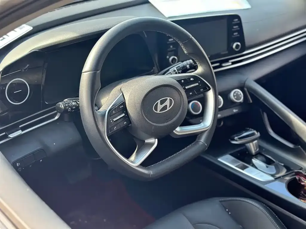 Hyundai Elantra — фото 8