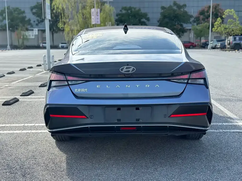 Hyundai Elantra — фото 7
