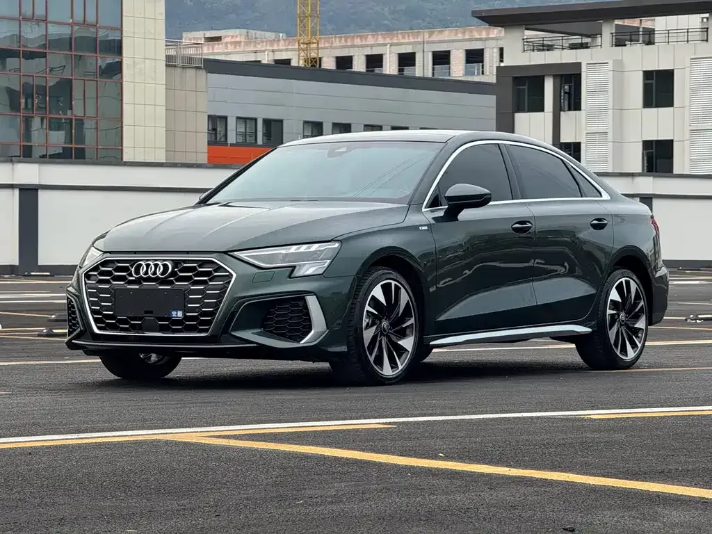Audi A3 — фото 1