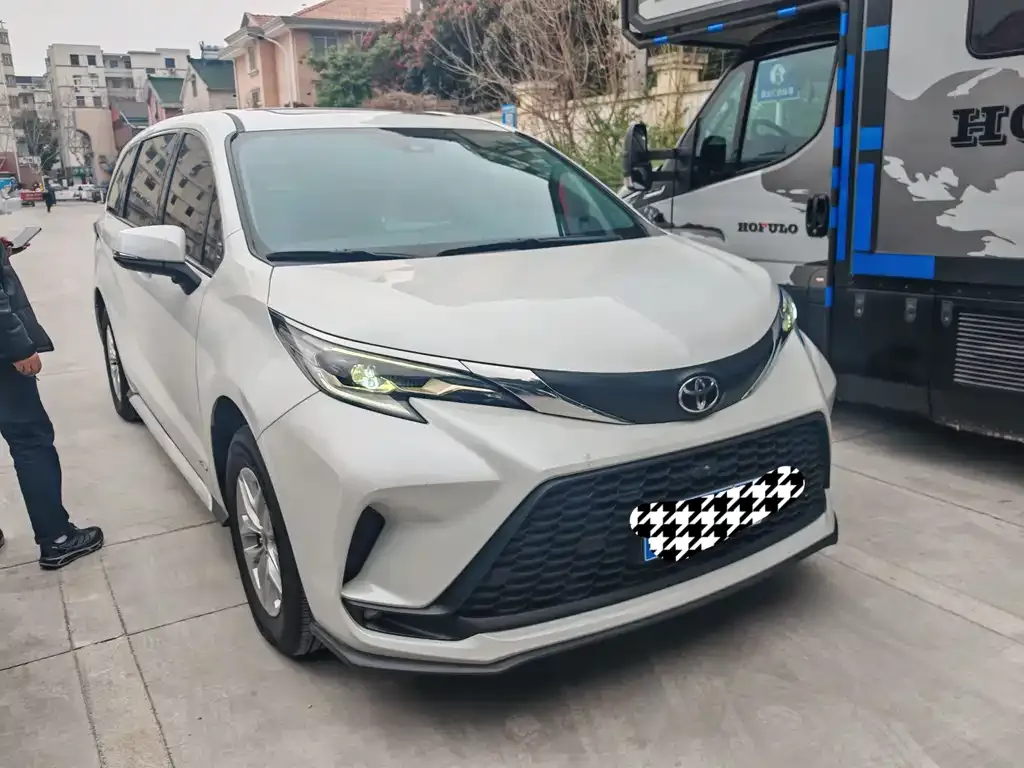 Toyota Granvia — фото 8