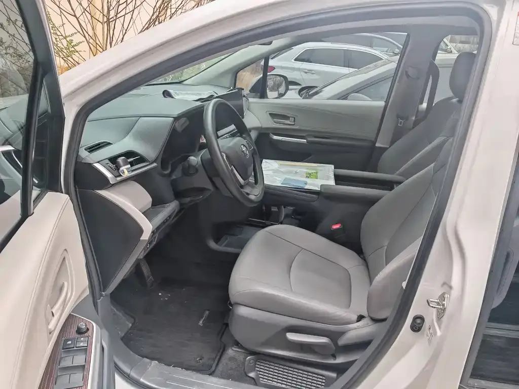 Toyota Granvia — фото 3