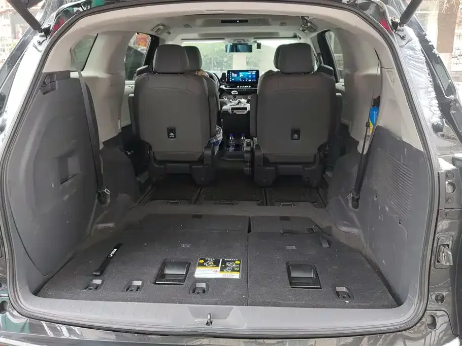 Toyota Granvia — фото 4