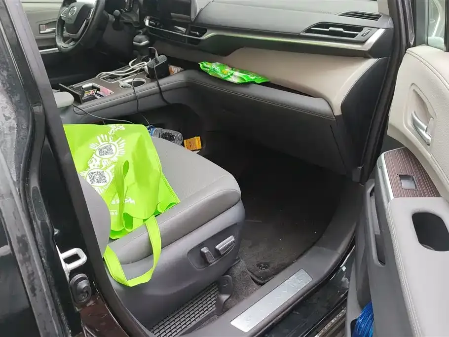 Toyota Granvia — фото 9
