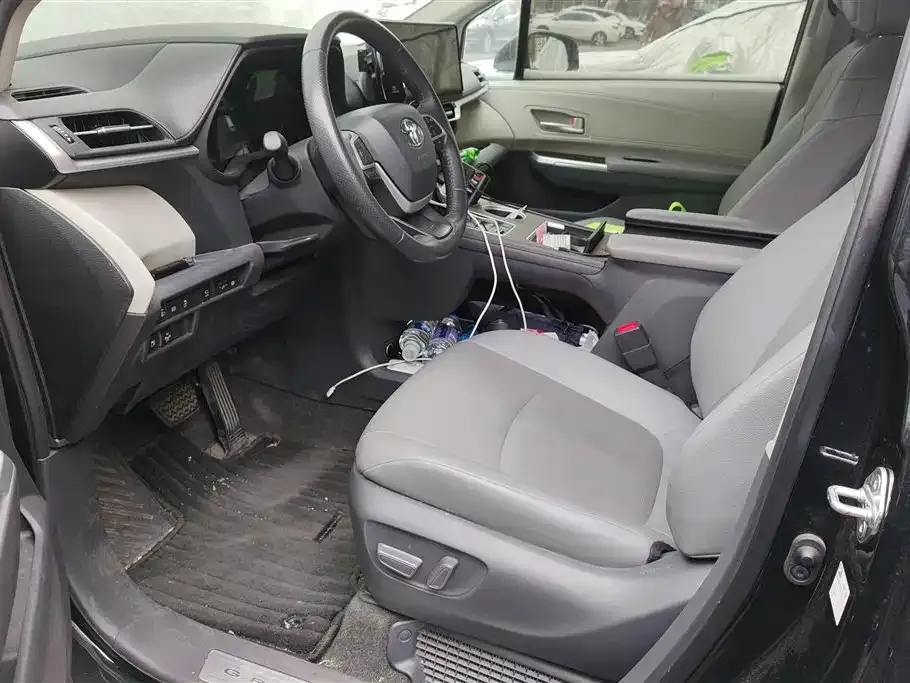 Toyota Granvia — фото 3