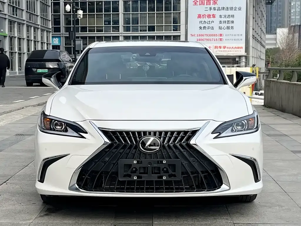 Lexus ES — фото 1
