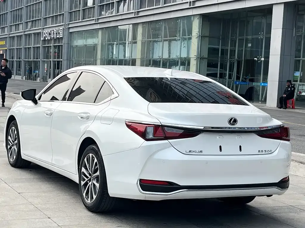 Lexus ES — фото 6
