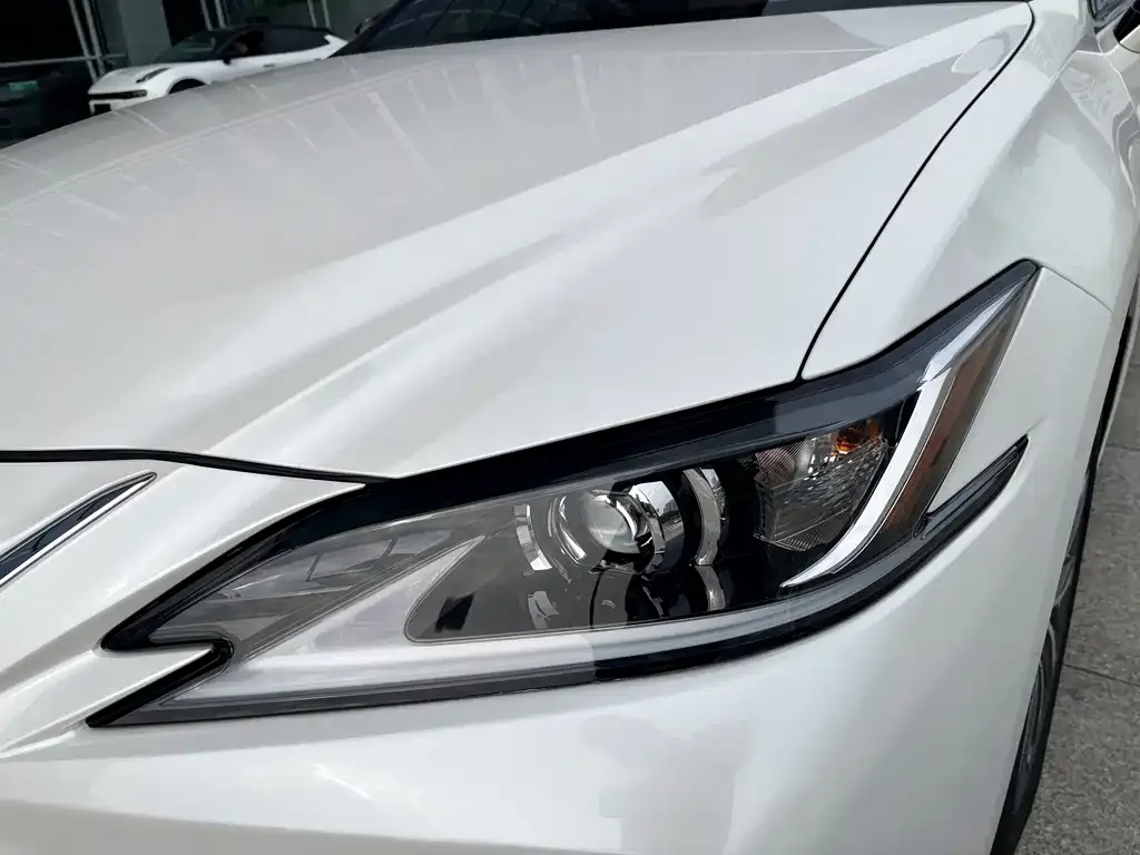 Lexus ES — фото 10