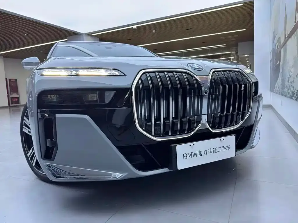 BMW i7 — фото 5