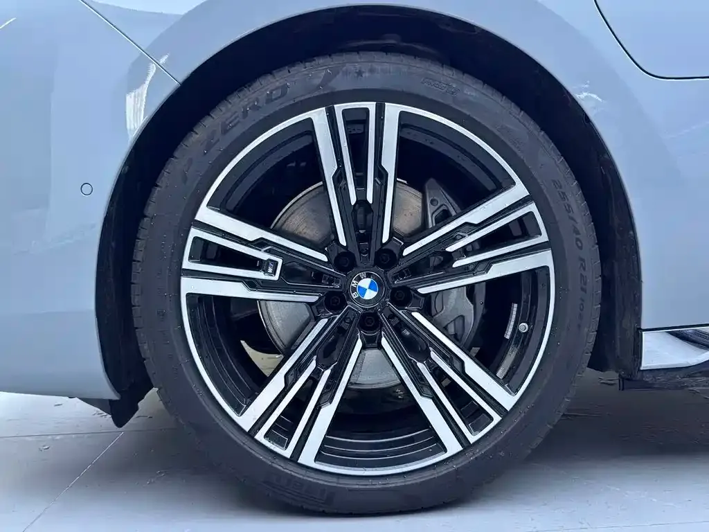 BMW i7 — фото 4