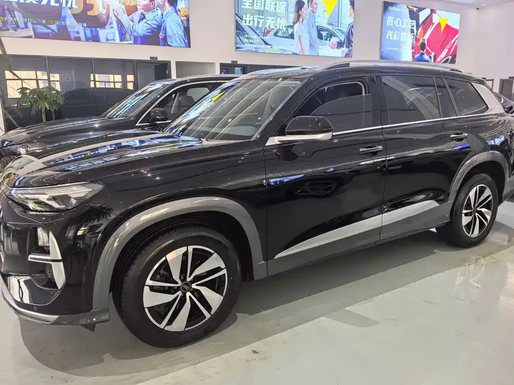 Audi Q6 — фото 1
