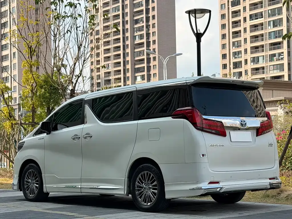 Toyota Alphard — фото 7