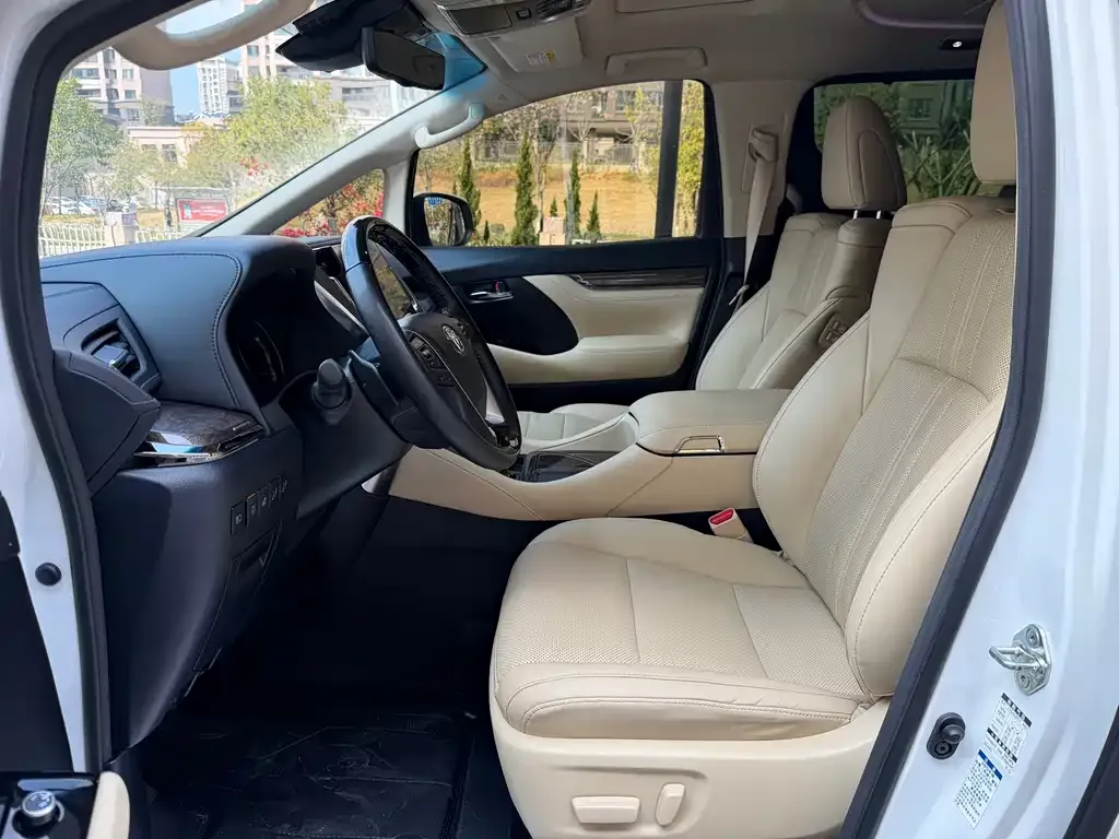 Toyota Alphard — фото 5