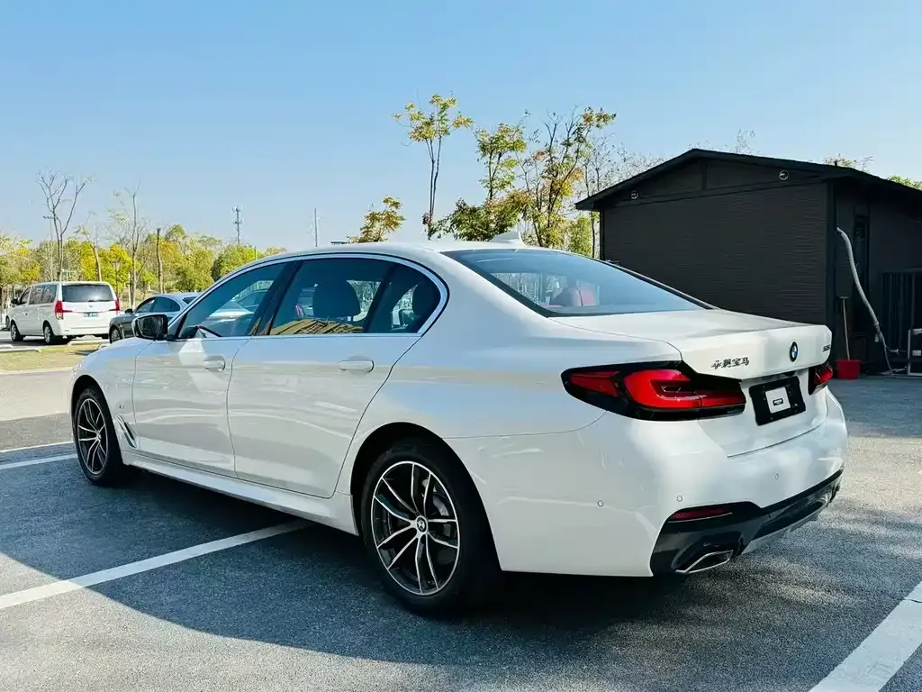 BMW 5 Series — фото 5