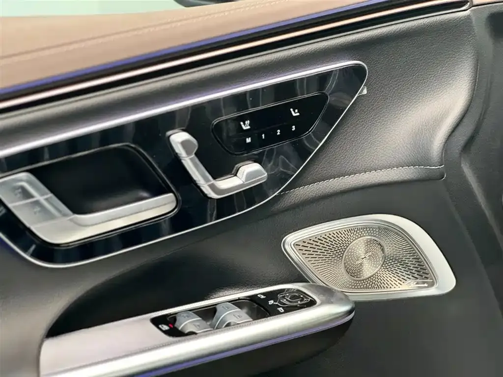 Mercedes-Benz EQE SUV — фото 8