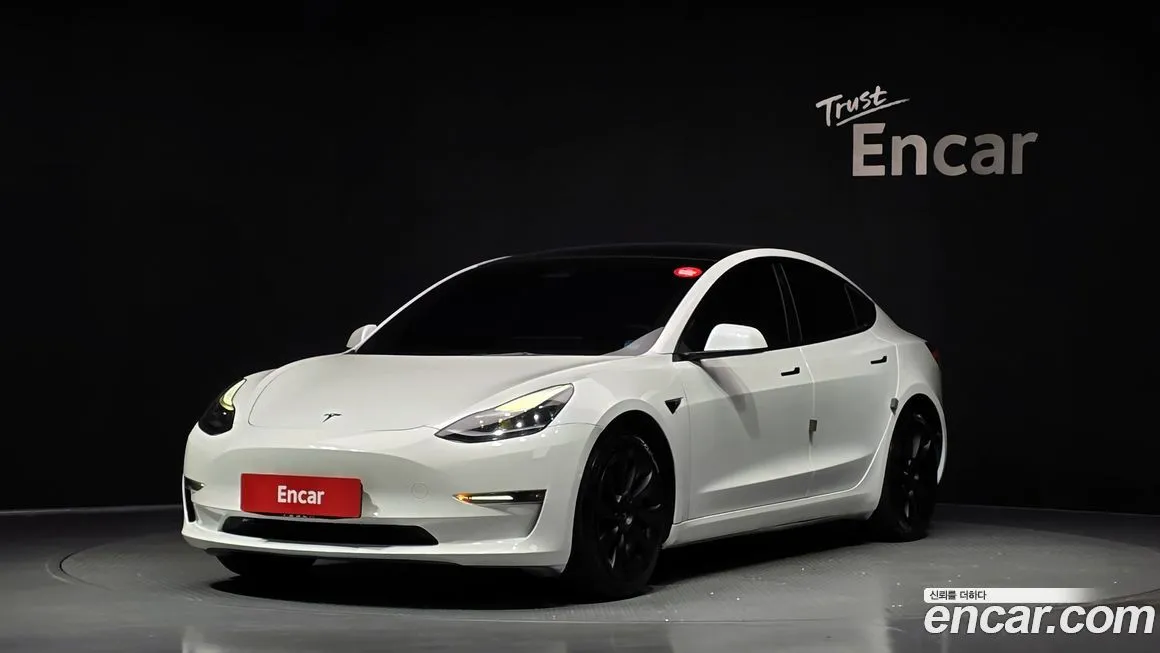 Tesla Model 3 — фото 1