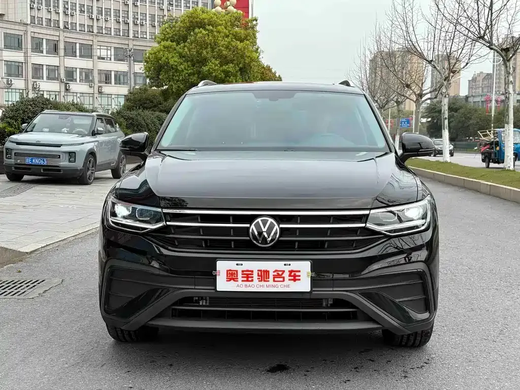 Volkswagen Tiguan L — фото 6