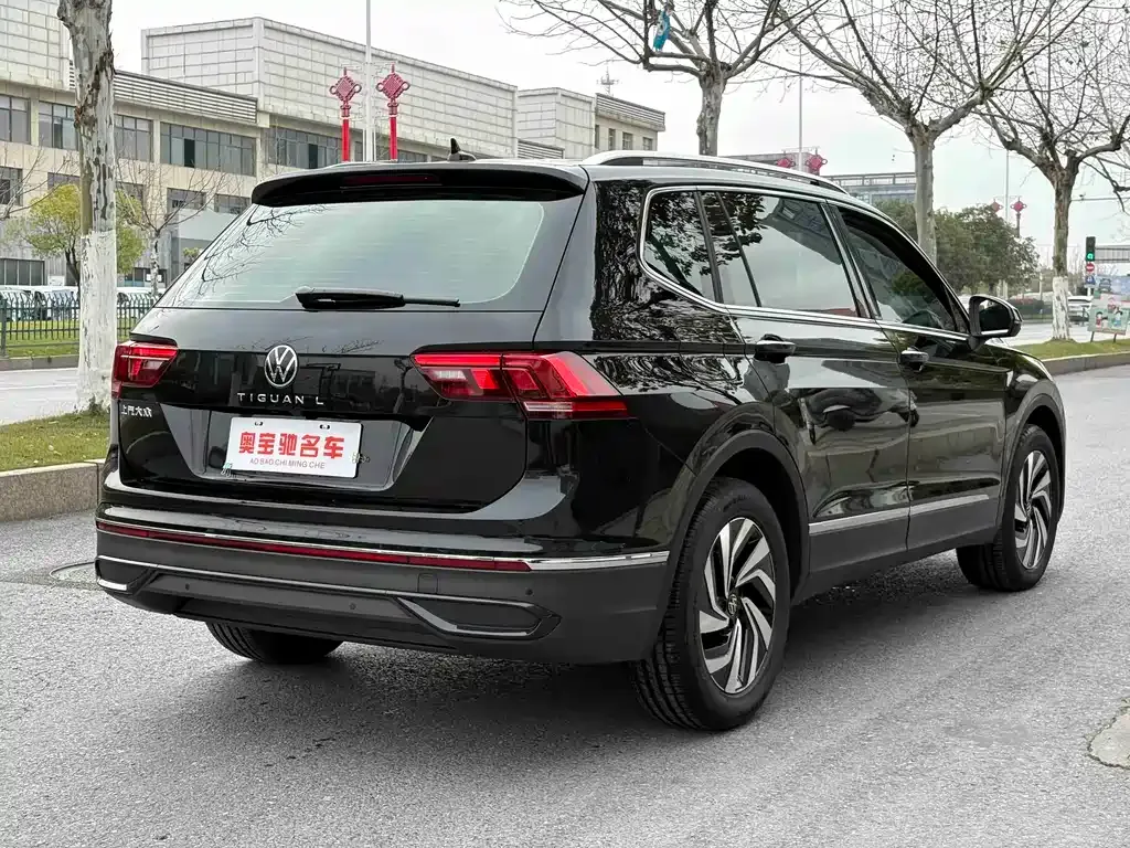 Volkswagen Tiguan L — фото 8