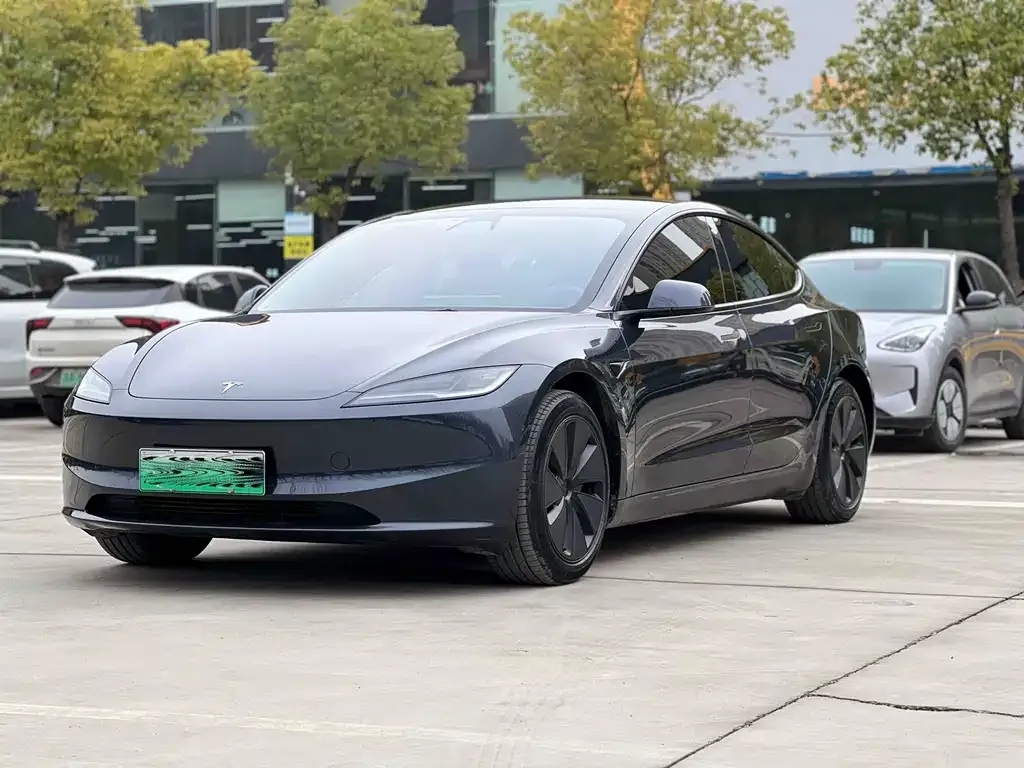 Tesla Model 3 — фото 1