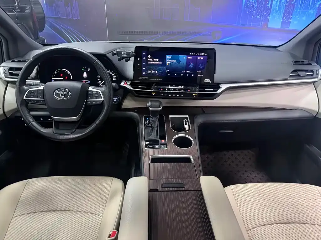Toyota Granvia — фото 6