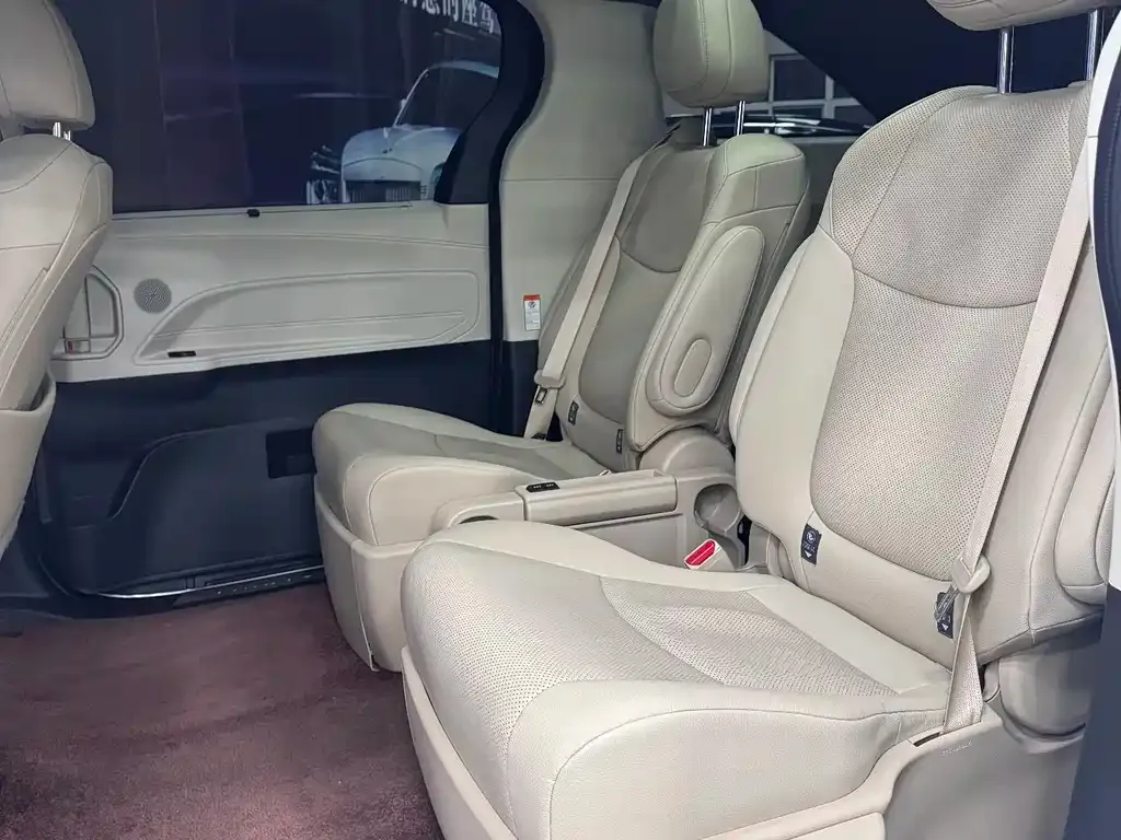 Toyota Granvia — фото 5