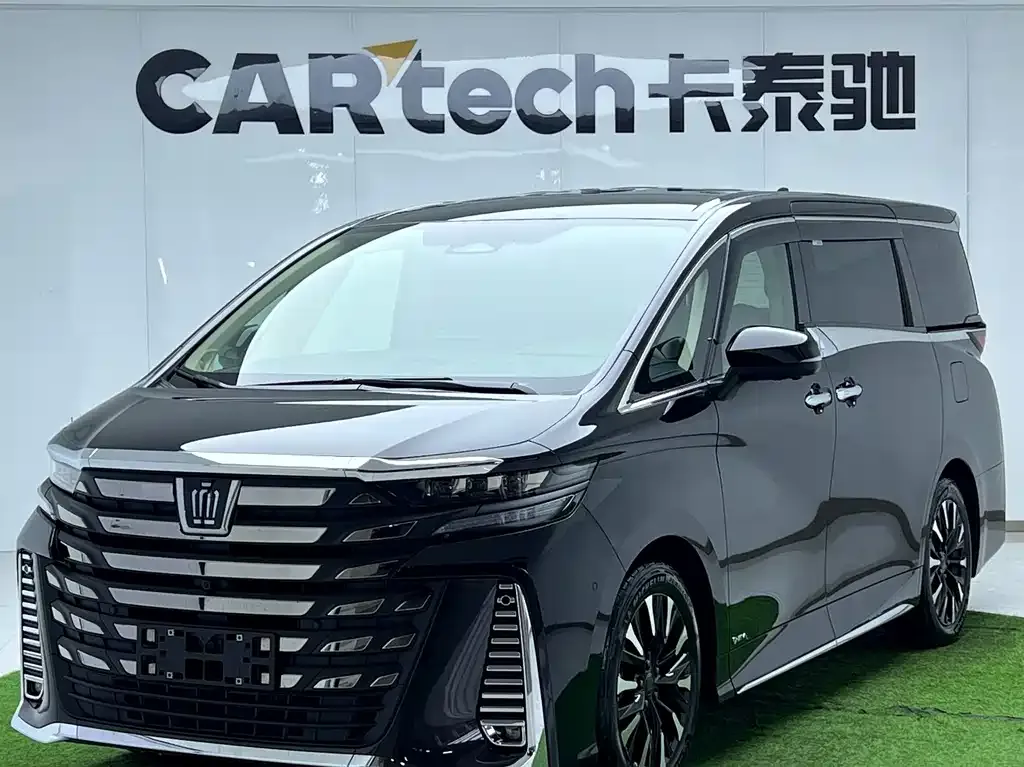 Toyota Vellfire — фото 1