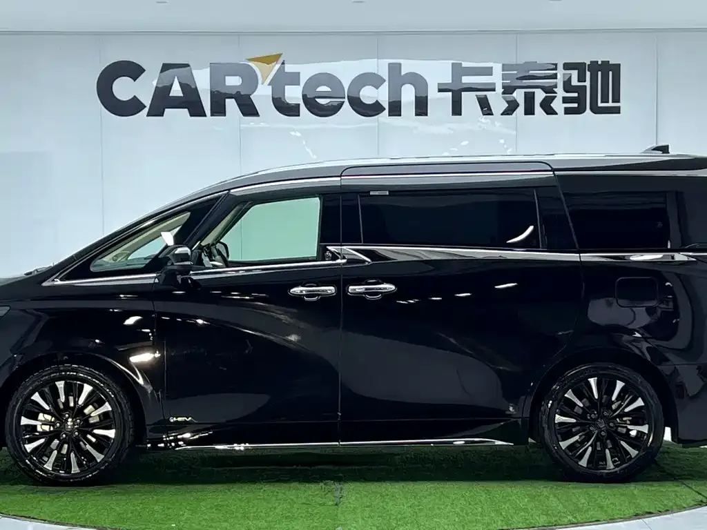Toyota Vellfire — фото 6