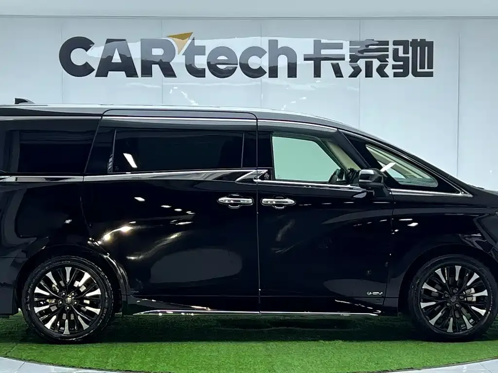 Toyota Vellfire — фото 5