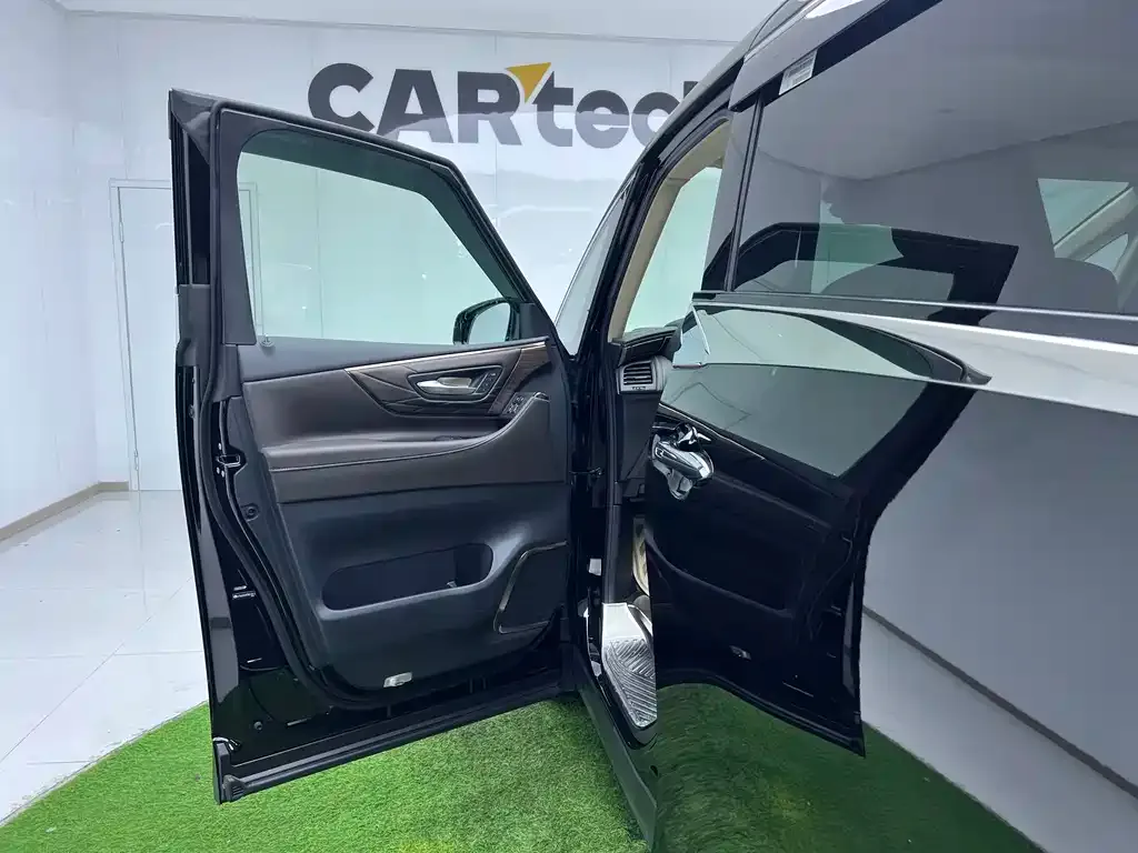 Toyota Vellfire — фото 2