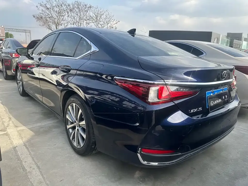 Lexus ES — фото 6
