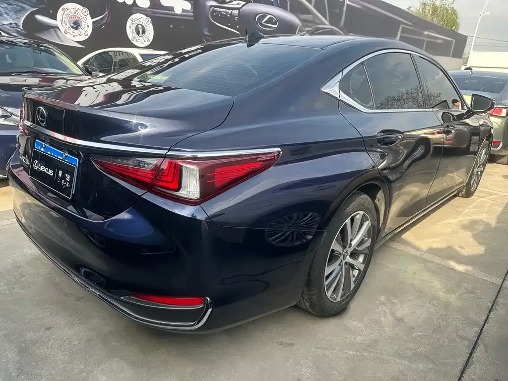 Lexus ES — фото 10