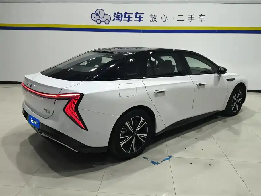 Hongqi EH7 — фото 2