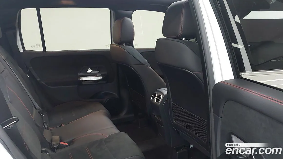 Mercedes-Benz GLB-Class — фото 9