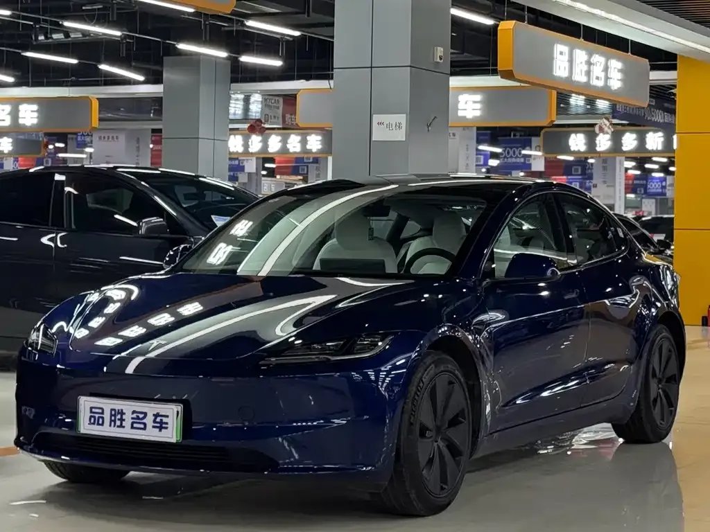 Tesla Model 3 — фото 1
