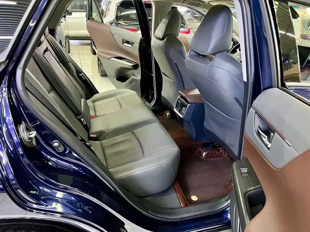 Toyota Harrier — фото 2