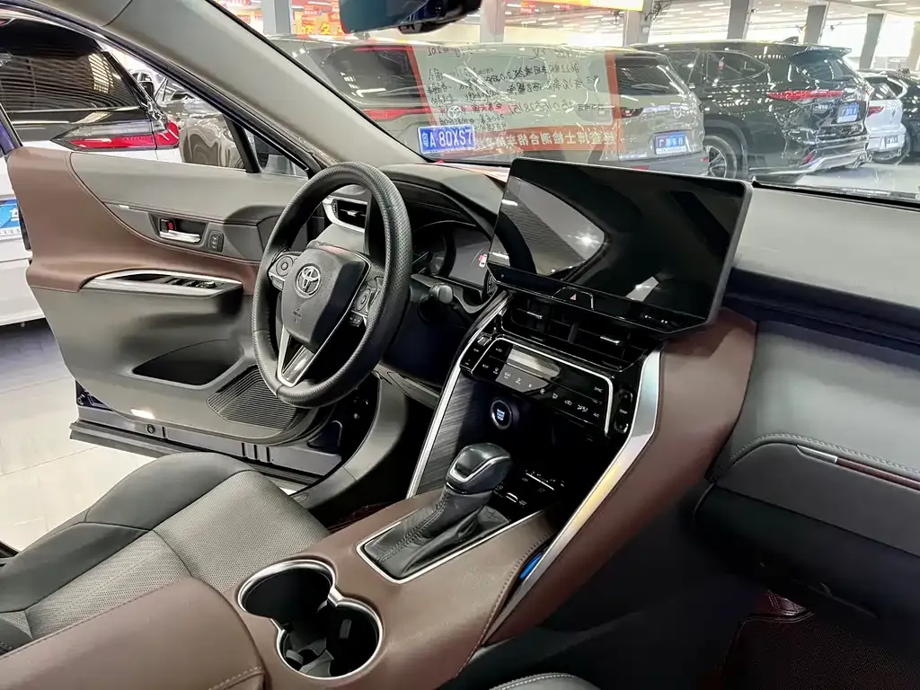 Toyota Harrier — фото 3