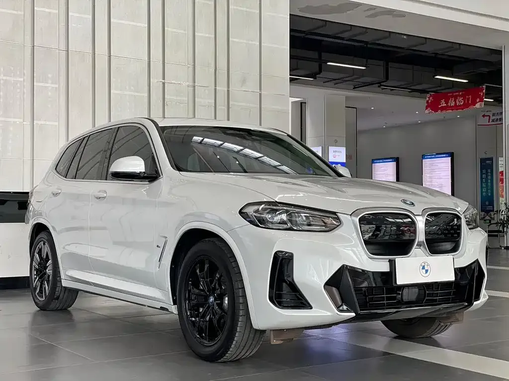BMW iX3 — фото 9