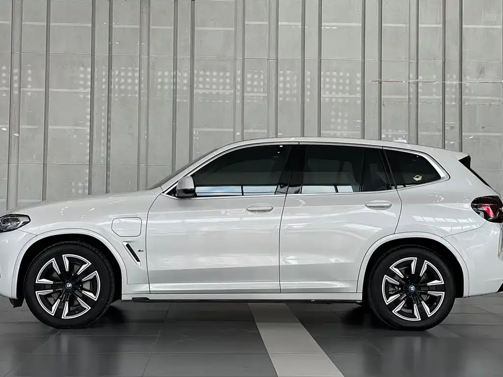 BMW iX3 — фото 3