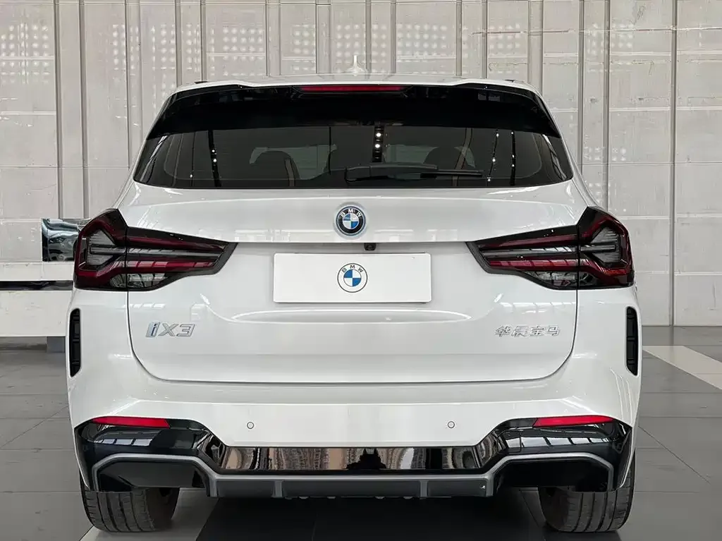 BMW iX3 — фото 8