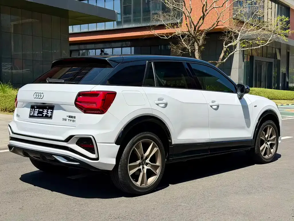 Audi Q2L — фото 6