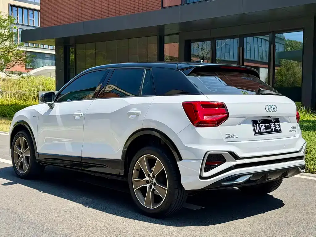 Audi Q2L — фото 8