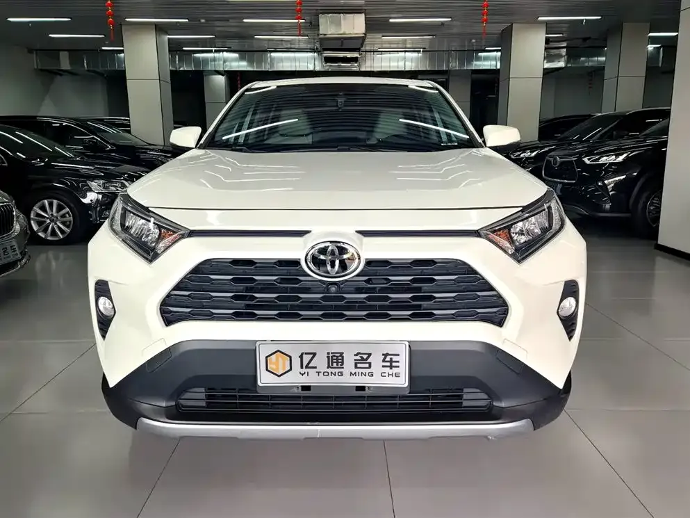 Toyota RAV4 — фото 3