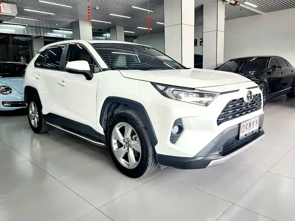 Toyota RAV4 — фото 4
