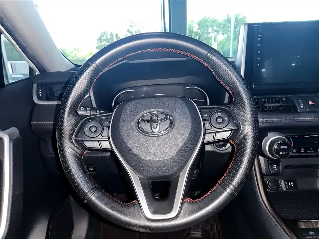 Toyota RAV4 — фото 7