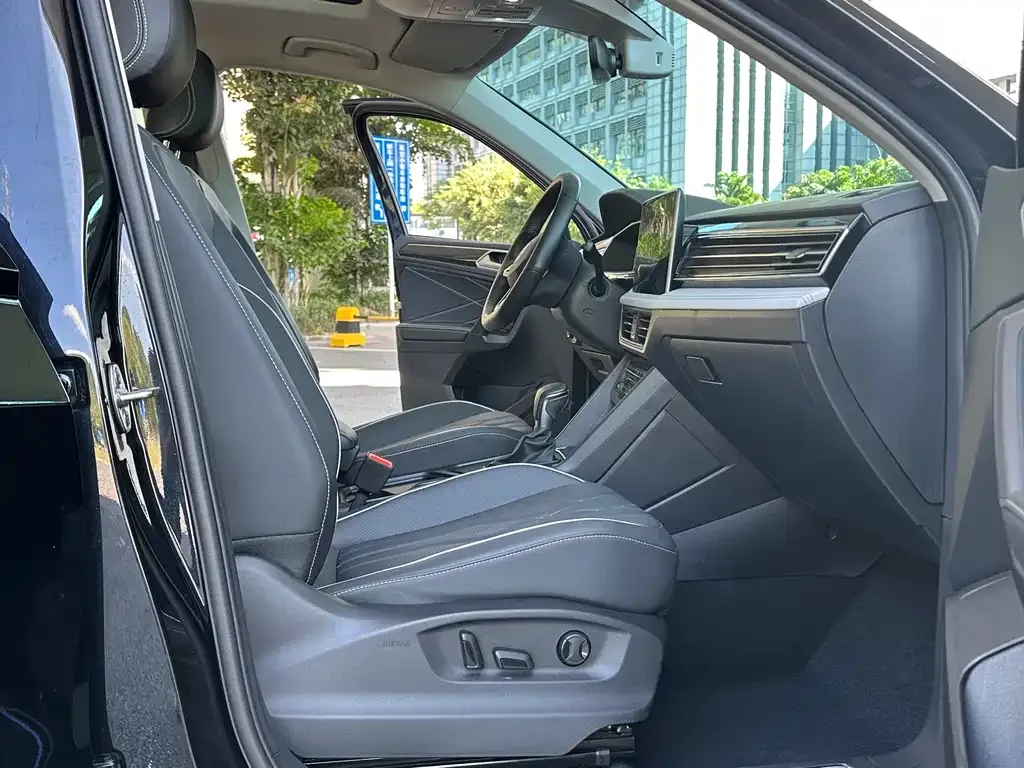 Volkswagen Tiguan L New Energy — фото 3